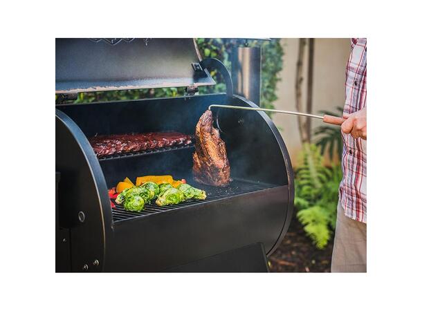 Traeger BBQ Grisehale – Teak Rustfri vendekrok med teak-håndtak 